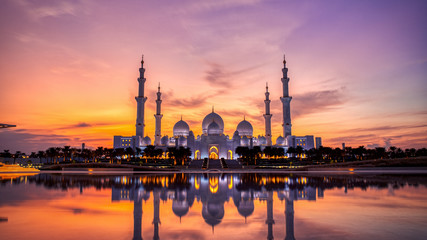 Fototapeta na wymiar Sheikh Zayed Grand Mosque and Reflection in Fountain at Sunset - Abu Dhabi, United Arab Emirates (UAE)