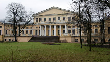 Obraz premium Yusupovs' Palace on Fontanka. Garden facade, classical style palace in St. Petersburg, Russia