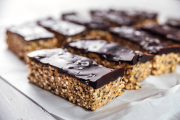 Food: Peanutbutter bars with puffed Quinoa, chocolate and salt