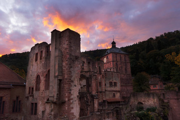 Fototapeta na wymiar Schloss Heidelberg im Sonnenaufgang