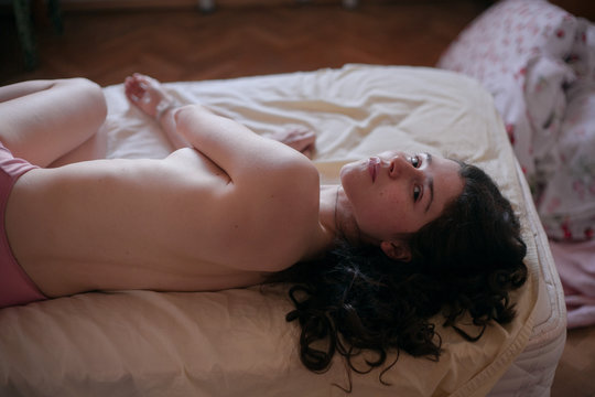 girl lying on the bed without a bra