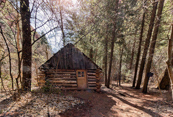 Fototapeta na wymiar Log Cabin on Taylor Creek in Zion