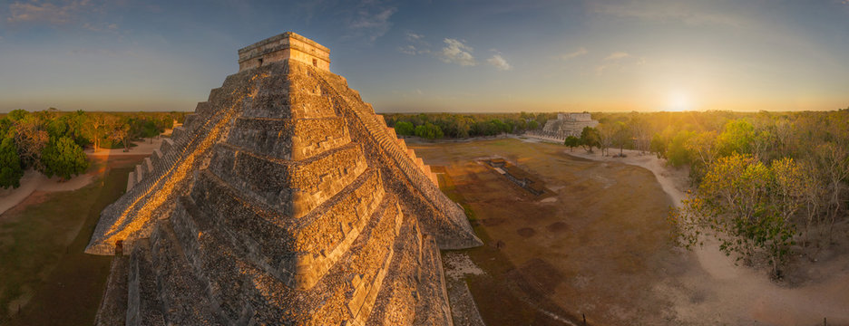Aerial view of the El Castillo, Maya Pyramids, Chichen Itza, Mexico