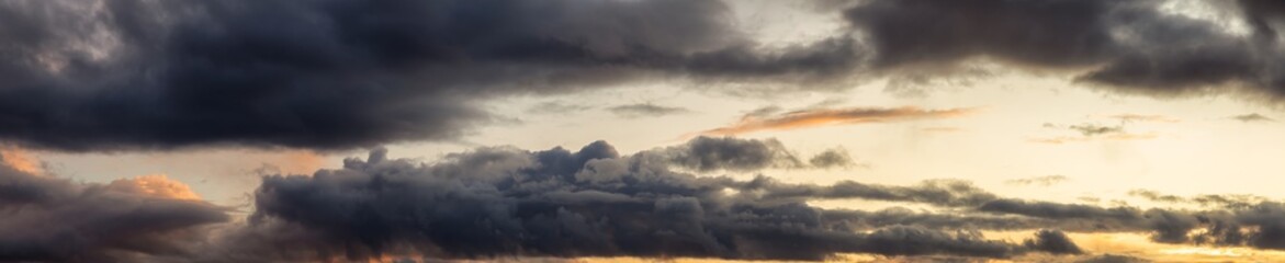 Obraz premium Dramatic Panoramic View of a cloudscape during a dark, rainy and colorful sunset. Taken in Alaska, USA.