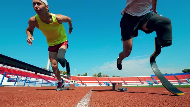 Men with leg substitutes start racing at the stadium