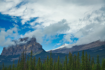 Obraz premium View of the Canadian Rockie mountains in Banff National Park in Alberta