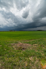 Obraz premium stormy clods and green field