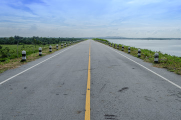 Fototapeta premium Way for freedom with river