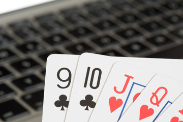 Poker, Karten, Computer und Online Casino