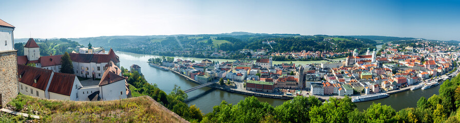 Fototapeta na wymiar Landmarks of Germany -Passau. city view with Veste Oberhaus castle