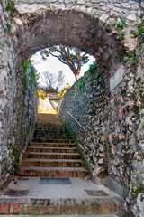 Obraz premium Ravello, a splendid village and tourist resort on the famous Amalfi Coast. View of the pedestrian street that descends to the sea and to Amalfi.