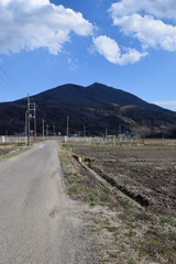 筑波山 ／ 日本百名山、日本百景、関東の富士見百景、日本の地質百選に選定されている、標高877mの筑波山です。男体山と女体山の２つの峰を持ち、古くから信仰の山として栄えてきました。