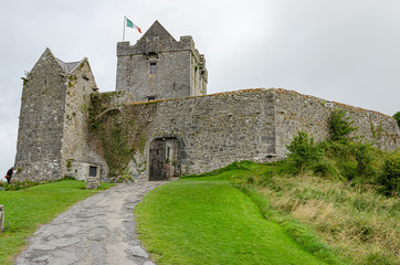 Fototapeta na wymiar Dunguaire Castle