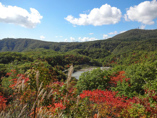 Fototapeta na wymiar 大湯沼周辺の紅葉（北海道登別市）