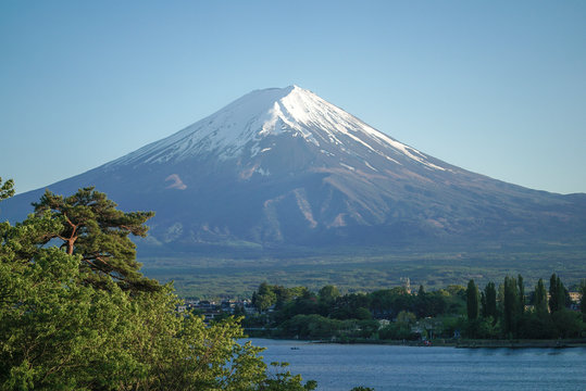 mount Fuij view from the lake in a day
