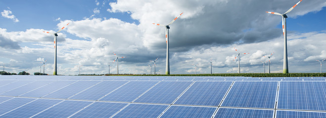 Windpark - Solaranlage - Erneuerbare Energie