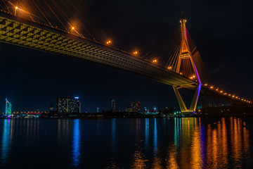 Obraz premium Night Scene Bhumibol Bridge, Bangkok, Thailand
