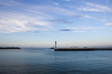 Obraz premium Lighthouse in Ostende port at North sea
