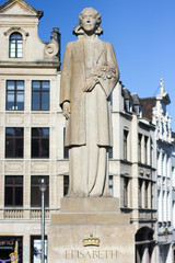 Fototapeta na wymiar Elizabeth 2 monument in Brussels vertical photo
