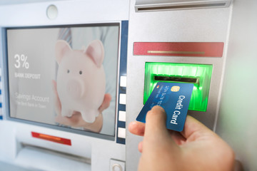 Withdraw money from an ATM using a credit card