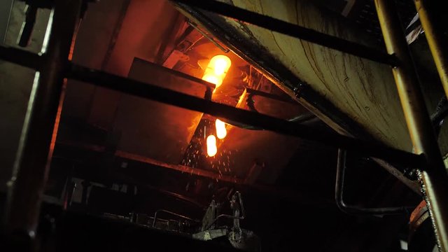 The process of making glass bottles glassworks