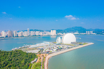 Naklejka premium City waterfront view of Beaver Island on Couple Road in Zhuhai City, Guangdong Province