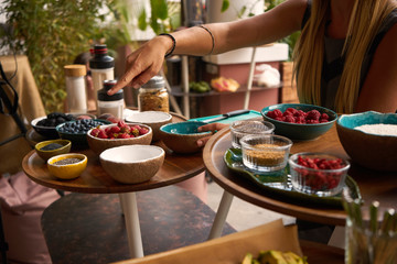 girl points to something. useful smoothie bowl master class