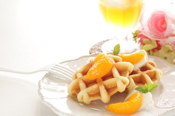 Canned mandarin orange and waffle for gourmet breakfast