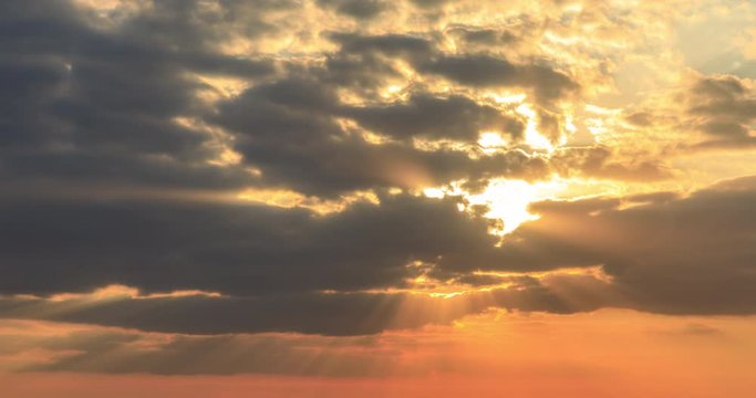 4k timelapse clouds at sunset.fast moving rays sky cloud landscape.