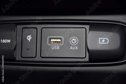 12v Socket Wireless Mobile Phone Charger Usb Port Aux Port On