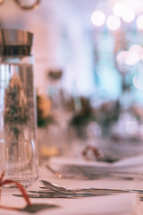 Festlich geschmückter Tisch