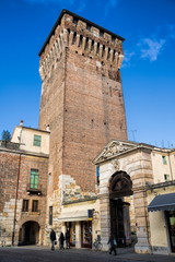 Fototapeta na wymiar torrione di porta castello in vicenza, italien