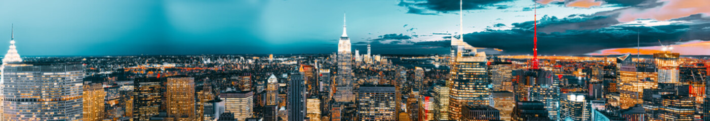 Obraz premium Night view of Manhattan from the skyscraper's observation deck. New York.