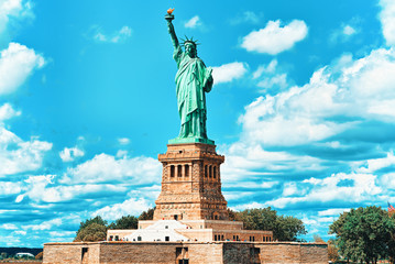 Obraz premium Statue of Liberty (Liberty Enlightening the world) near New York.