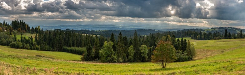Fototapeta na wymiar Beautiful landscape with a view of the Tatra Mountains