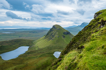 Zwei Seen am Fuße der Trotternish Ridge auf der Isle of Skye