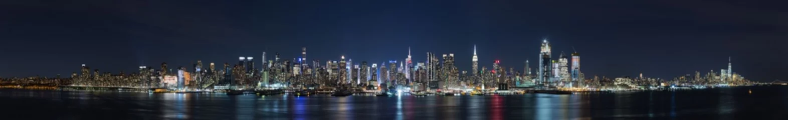 Tuinposter Panoramisch uitzicht op de nacht in Manhattan, stadsgezichten van New York, USA © Sen