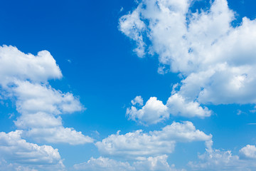 Fototapeta na wymiar blue sky and bright clouds