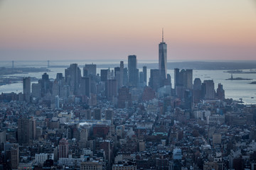 Fototapeta na wymiar Beautiful sunset in New York, Manhattan skyline view from the Empire State Building