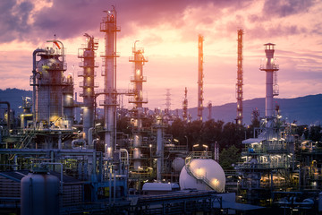 Gas refinery plant on sunset sky background, Manufacturing of petrochemical industrial plant with distillation tower and gas storage sphere tank - obrazy, fototapety, plakaty