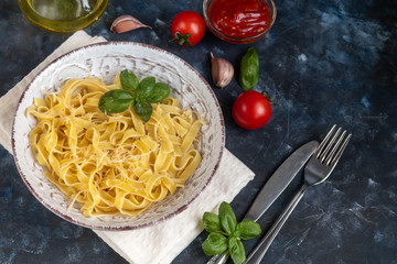 spaghetti with tomato sauce and basil