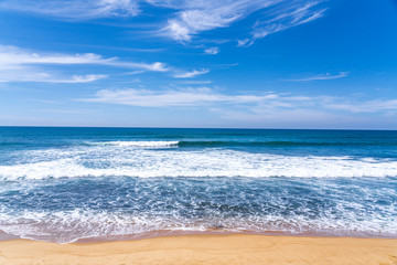 Fototapeta na wymiar seascape on the blue sky in sunny day in sri lanka. background