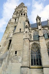 Fototapeta na wymiar Vue latérale de la cathédrale Saint-Gatien de Tours