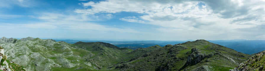 Fototapeta na wymiar Panoramica de sierra asturiana