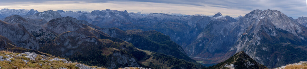Naklejka premium Blick vom hohen Brett auf Watzmann und Jenner im Herbst