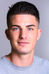 Obraz premium Face of young handsome man lokoing at camera