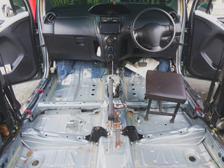 Car frame, interior of the car, cleaning the car to dry After encountering floods