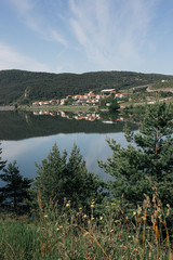 Fototapeta na wymiar peaceful lake in Navarra