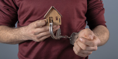 Dependence on mortgage debts; business concept