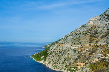 piękne wybrzeże w Chorwacji, morze Adriatyckie, góry